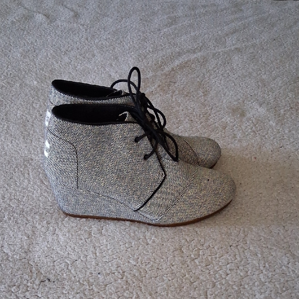 Toms Women's Black and Gray Wedge Shoes